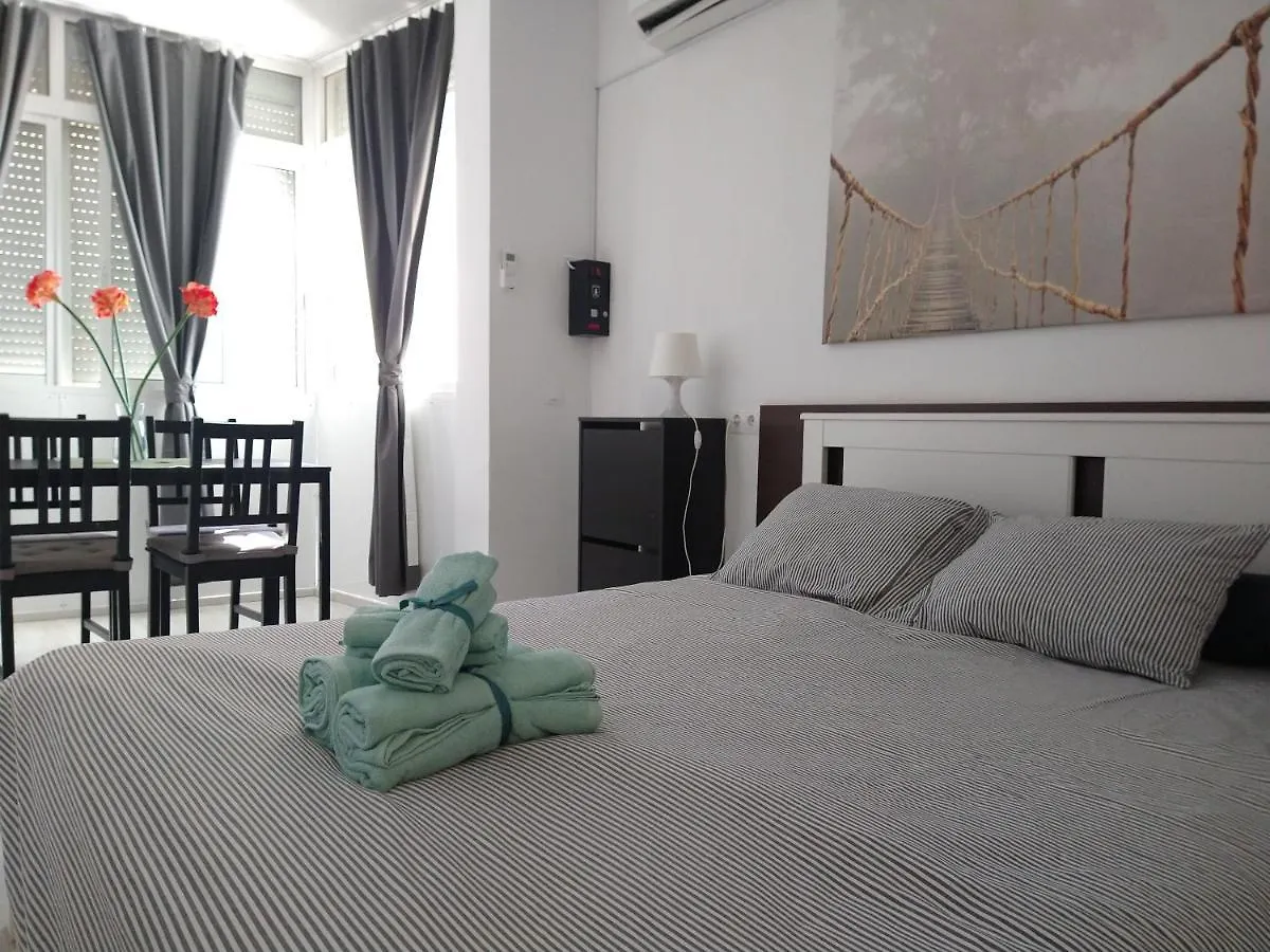 Apartamento Amplio estudio,vista mar y montaña, a pasos del centro Torremolinos