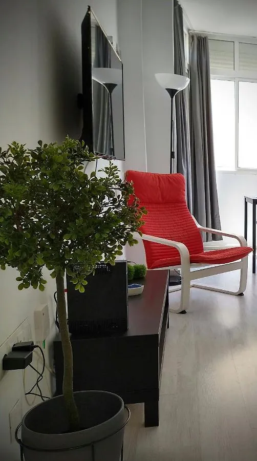 Amplio estudio,vista mar y montaña, a pasos del centro Torremolinos