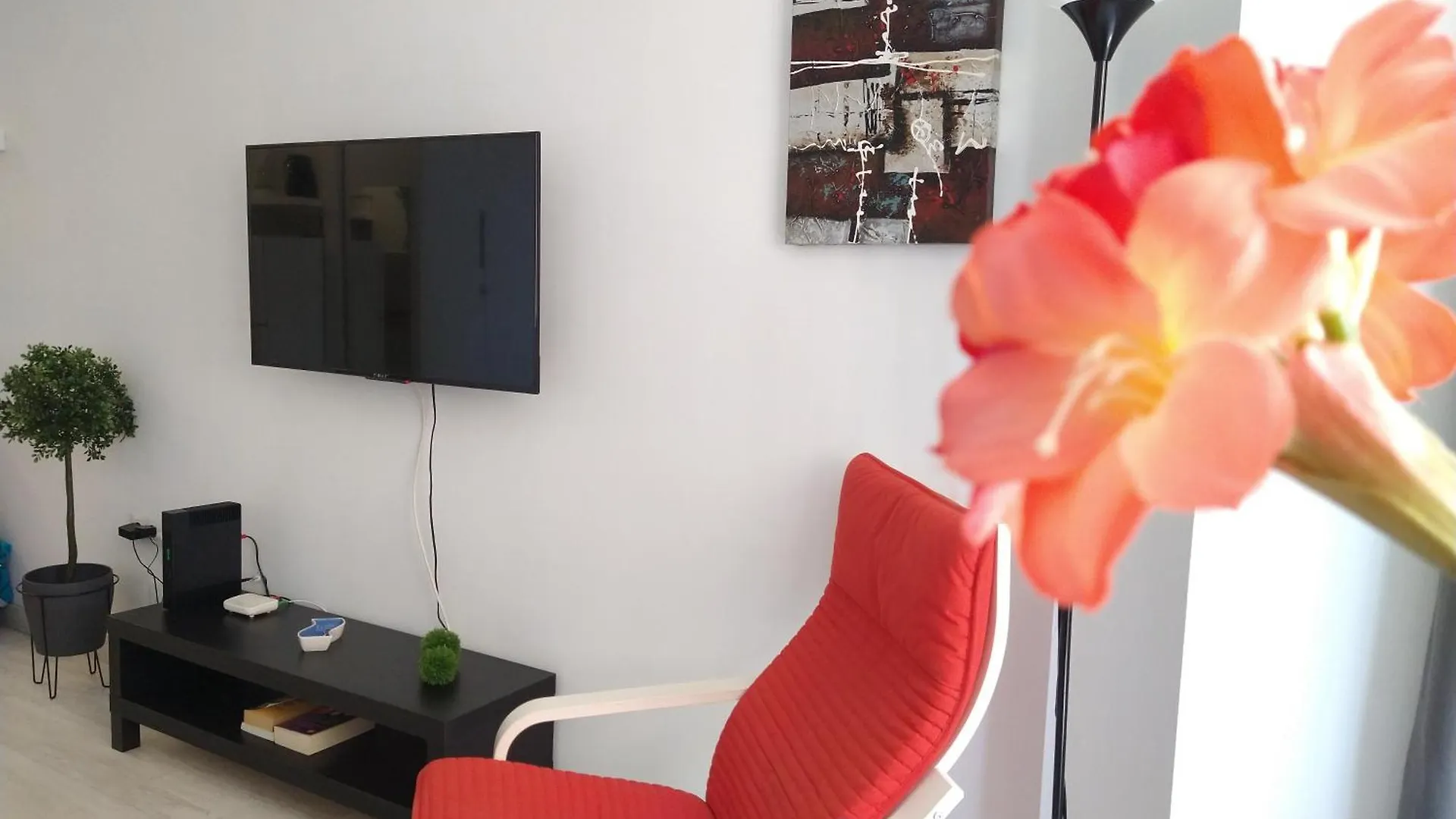 Amplio estudio,vista mar y montaña, a pasos del centro Torremolinos 0*,  España