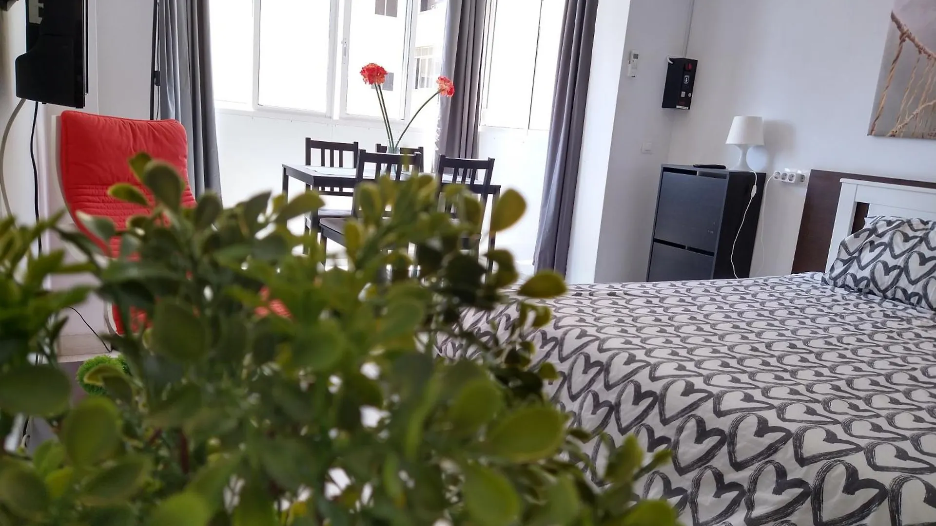 Amplio estudio,vista mar y montaña, a pasos del centro Torremolinos Apartamento