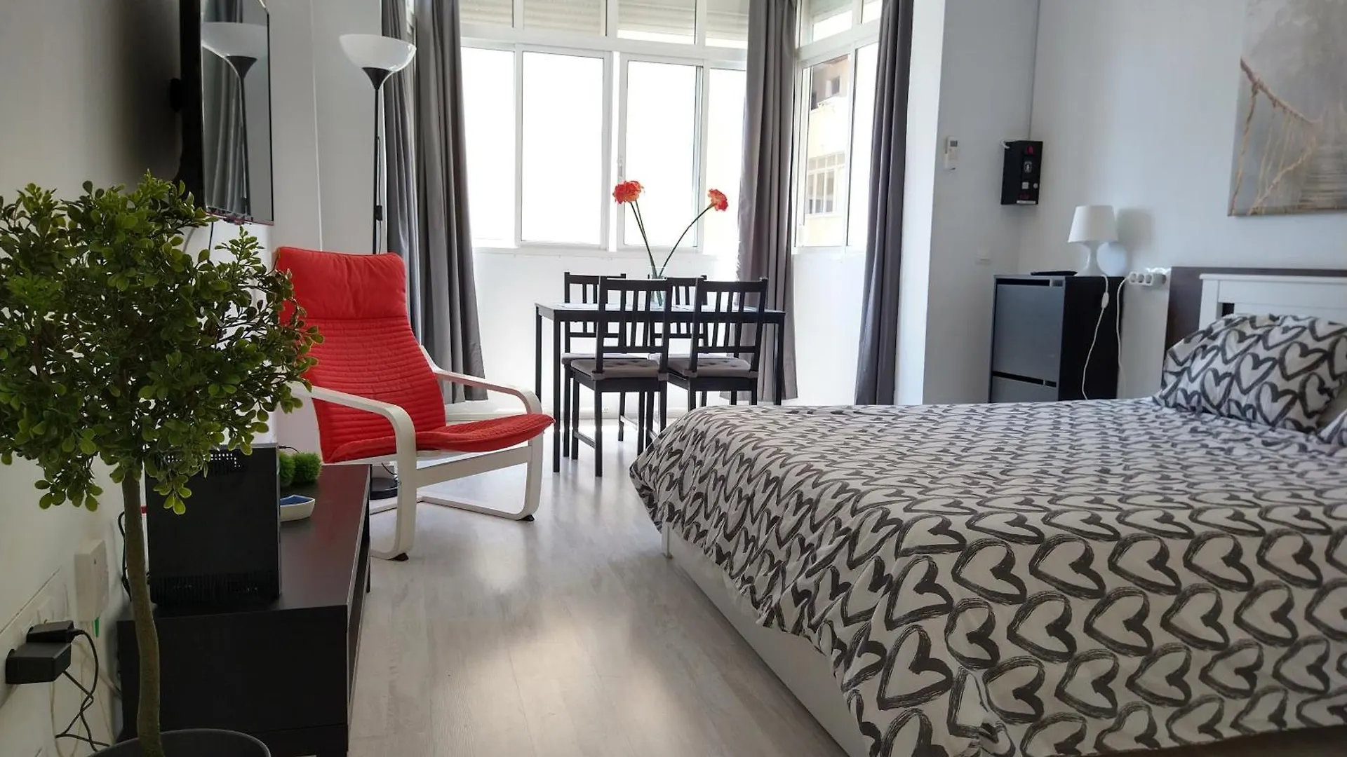 Apartamento Amplio estudio,vista mar y montaña, a pasos del centro Torremolinos