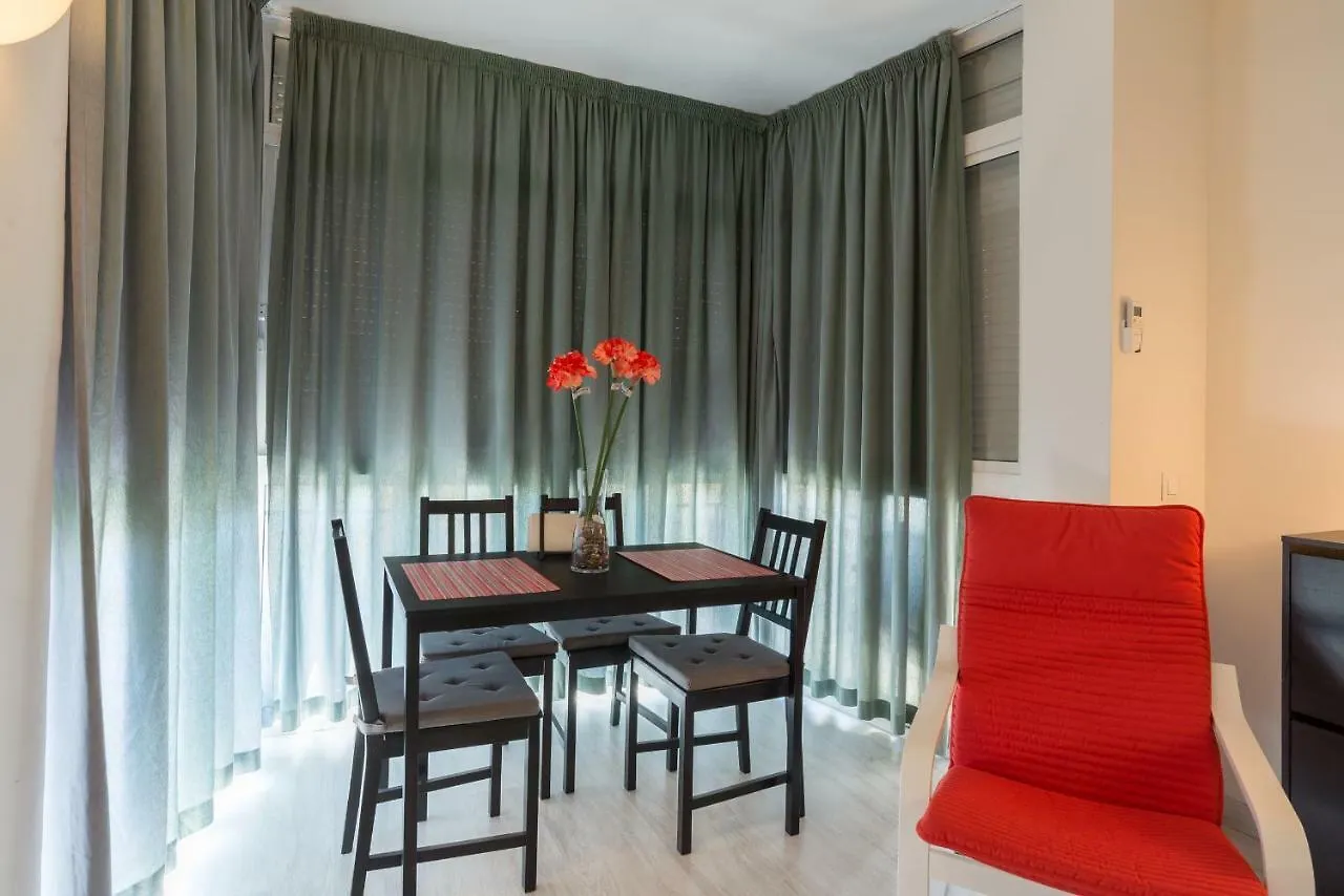 Amplio estudio,vista mar y montaña, a pasos del centro Torremolinos Apartamento