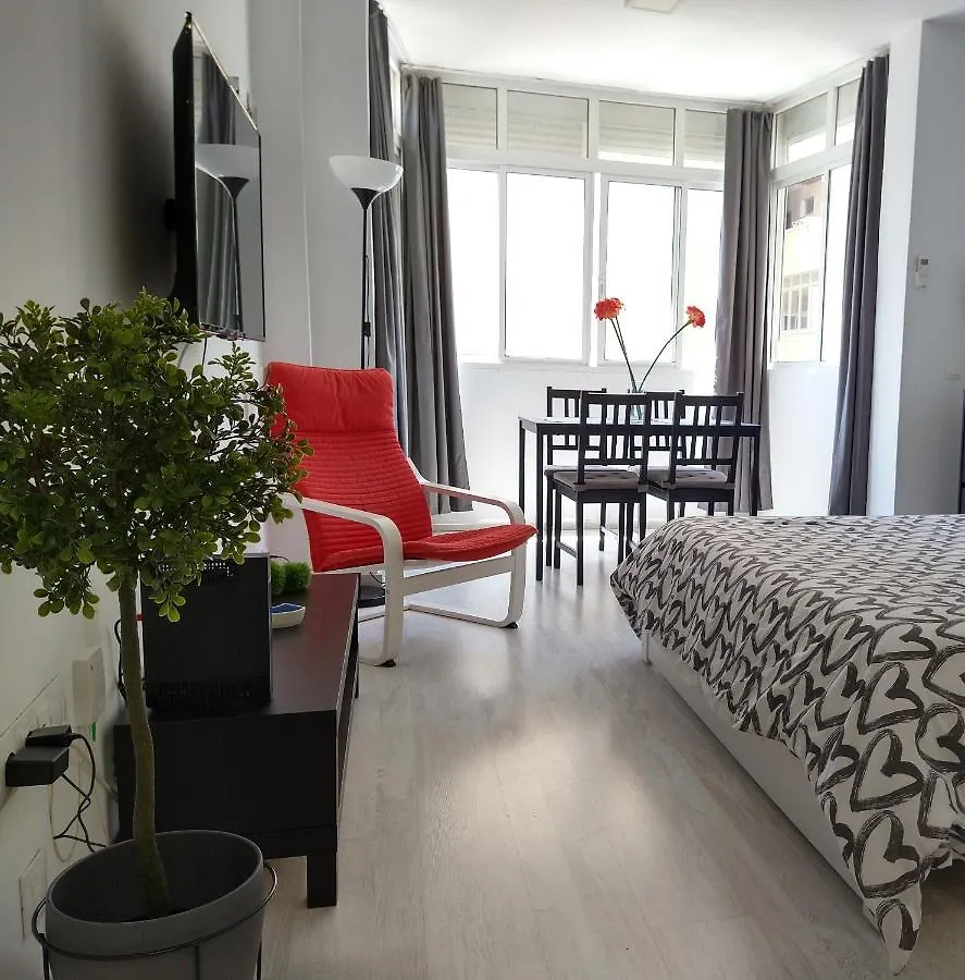 Amplio Estudio,Vista Mar Y Montana, A Pasos Del Centro 托雷莫利诺斯
